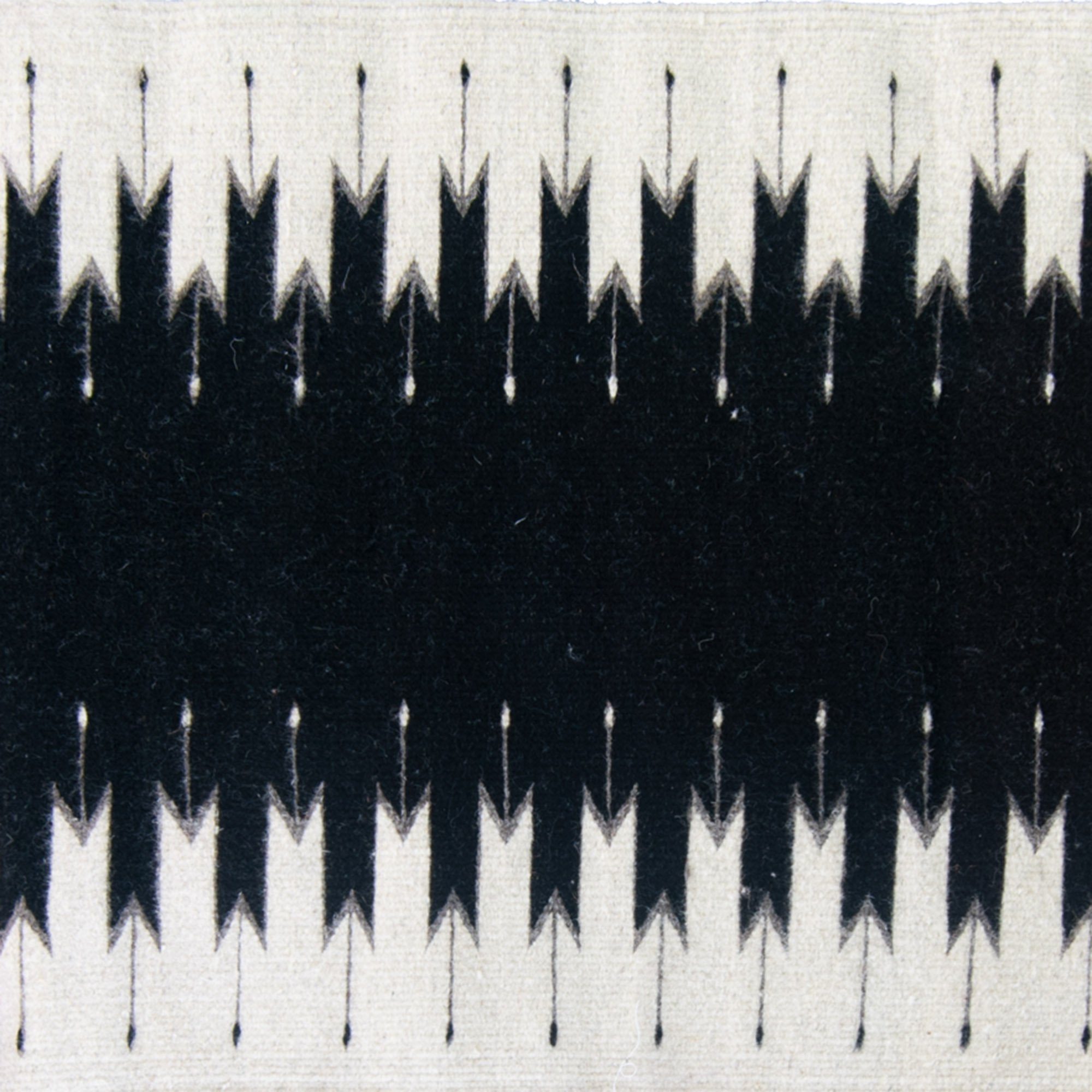 Beleroó Handmade Southwestern Style Rug. Lightling Pattern